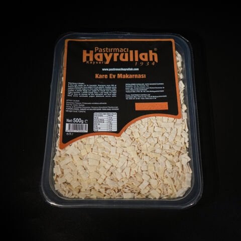 Geleneksel Kare Ev Makarnası